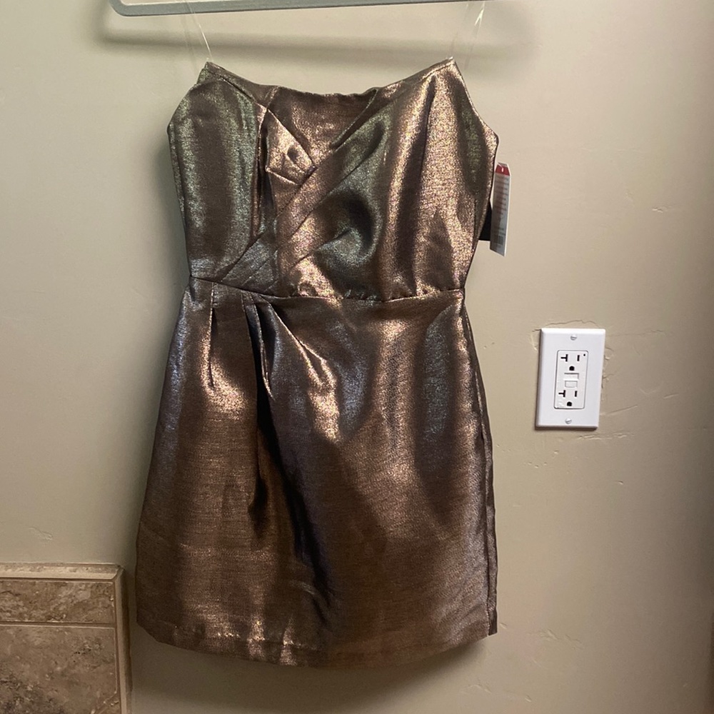 Short Gold strapless cocktail dress-